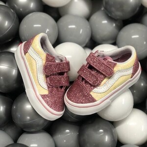 ✨VANS OLD SKOOL velcro glitter ✨

Pink / yellow 🌟

⭐️ Du 18 au 35 ⭐️

#Vans#vansoldskool#vansoriginal#vansshoes#shoes#kids#baby#shop#shopnow#shoponline#marseille