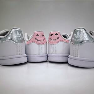✨STAN SMITH ✨

SILVER / PINK 

DU 20 au 27 ⭐️

#adidas#adidasoriginals#adidasshoes#shes#kids#baby#shoesbaby#sneakers#sneakersaddict#sokid#store#marseille#shop#shopnow#new