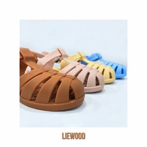 ✨LIEWOOD bre sandals ✨

Du 20 au 30⭐️

#liewood#liewooddesign#liewoodkids#summer#sun#shoes#sandales#sandals#baby#kids#sandalskids#store#sokid#marseille#shop#shopno#shoponline
