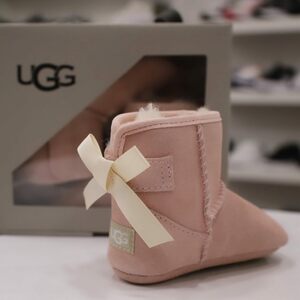 ✨UGG baby ✨

16/ 18 / 20 ⭐️

#ugg#layette#crib#baby#uggbaby#shoes#winter#hiver#girls#store#marseille#shop#shoponline#online#noel